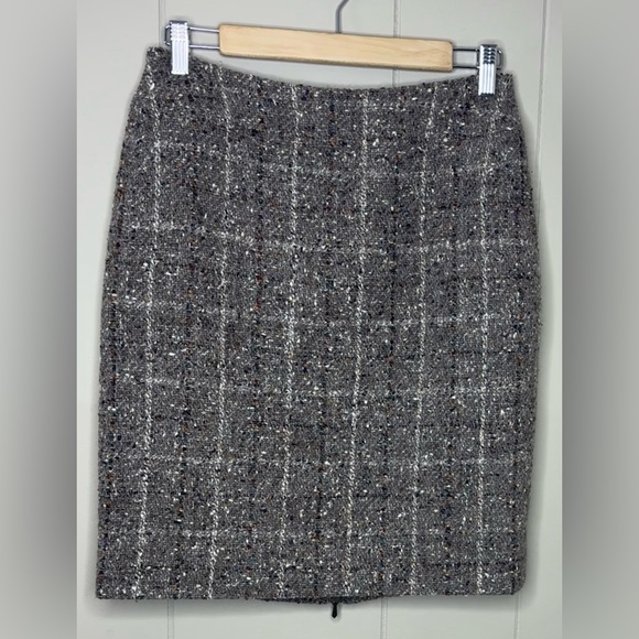 Chanel Wool Tweed Blend VTG Rear Zip Silk Lined Skirt EU 40 US 6/8 - Picture 14 of 14